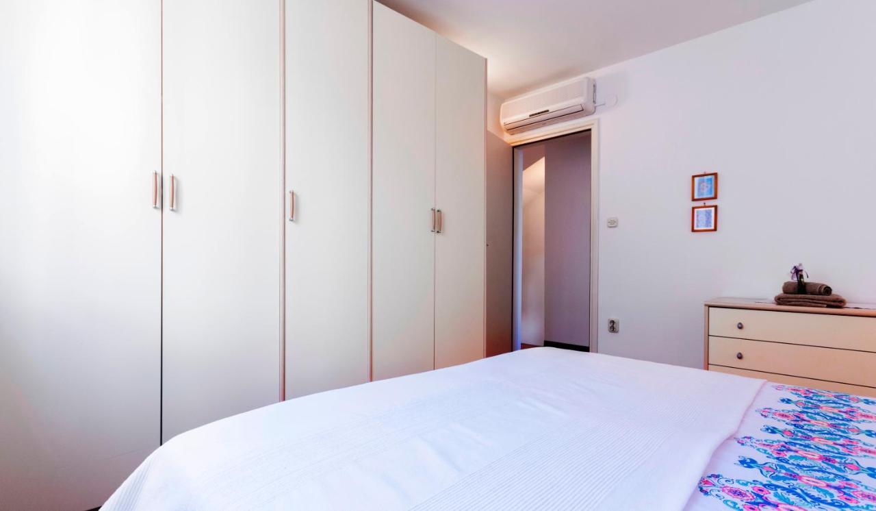 Perla Bleu 4 Apartment Ровинь Экстерьер фото