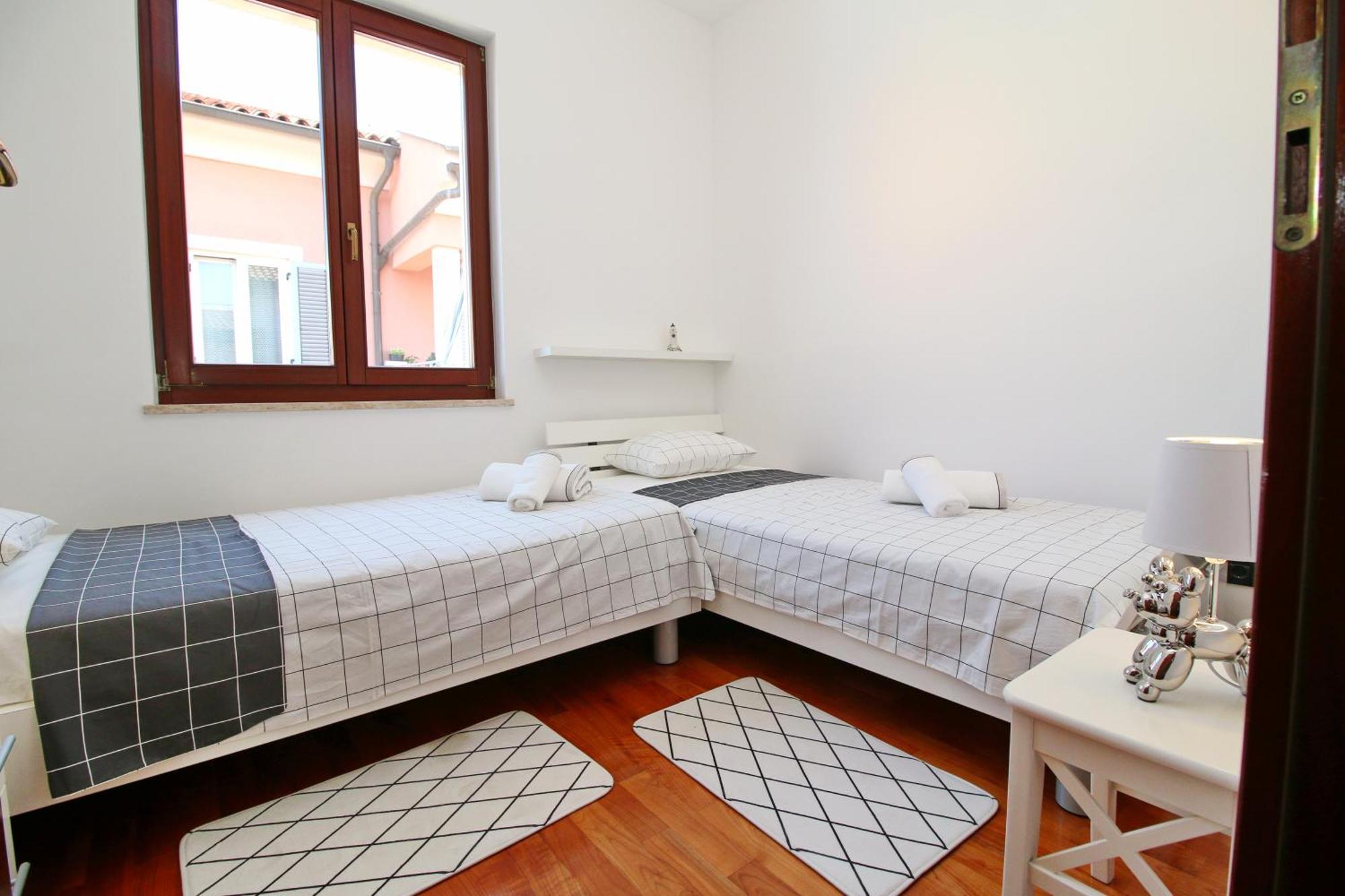 Perla Bleu 4 Apartment Ровинь Экстерьер фото
