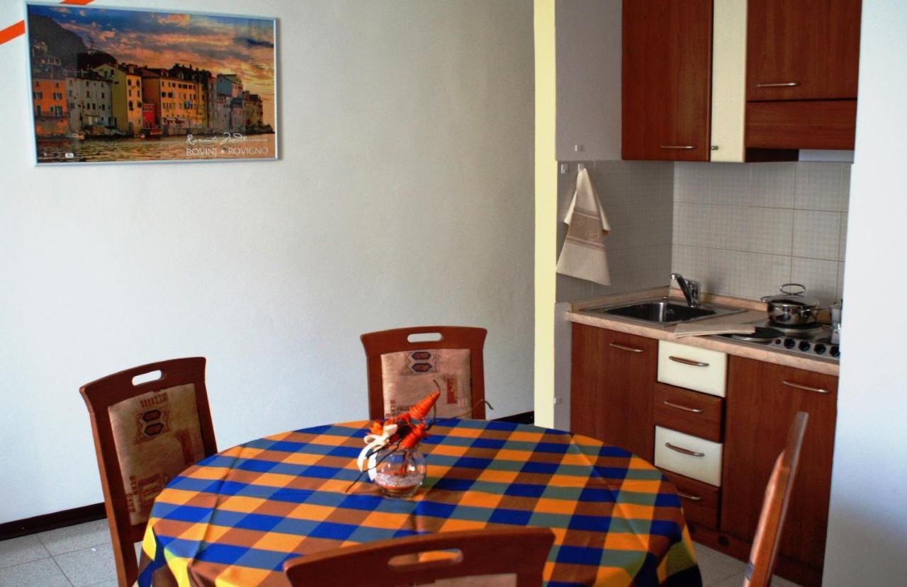 Perla Bleu 4 Apartment Ровинь Экстерьер фото